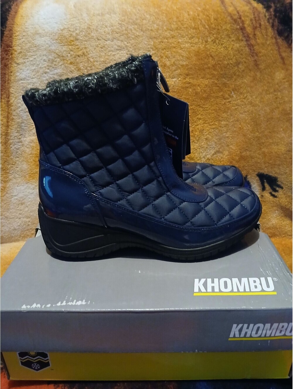 Khombu Megan Navy Quilted Winter Boots Size 7.5 M